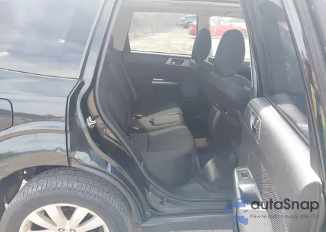 2013 Subaru Forester 2.5X Premium z USA, uszkodzony, nr VIN JF2SHADC9DH445664